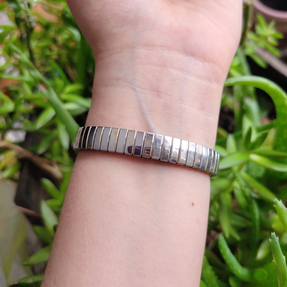 Vintage Watch It Quartz Dainty Stetch Watch - Picture 5 of 6